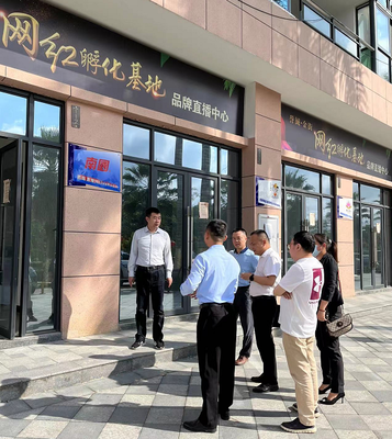 省人力資源開(kāi)發(fā)局副局長(zhǎng)李曉軍一行到我縣調(diào)研指導(dǎo)就業(yè)工作