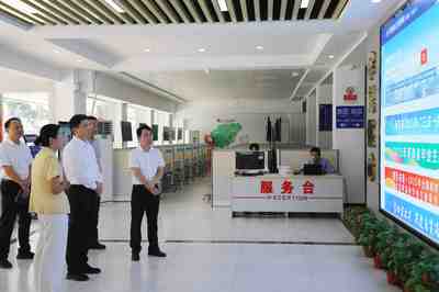 省人社廳黨組書記龍衛東到省人力資源開發局調研